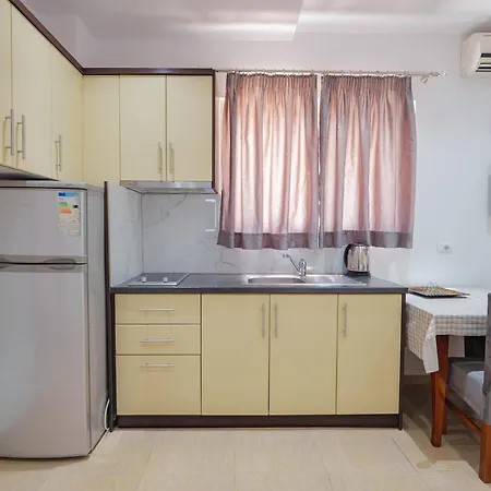Family Garden Apartment *