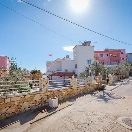 Family Garden Apartment Ksamil