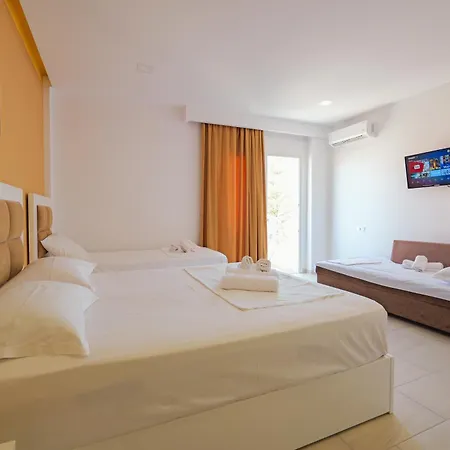 Family Garden Apartment Ksamil