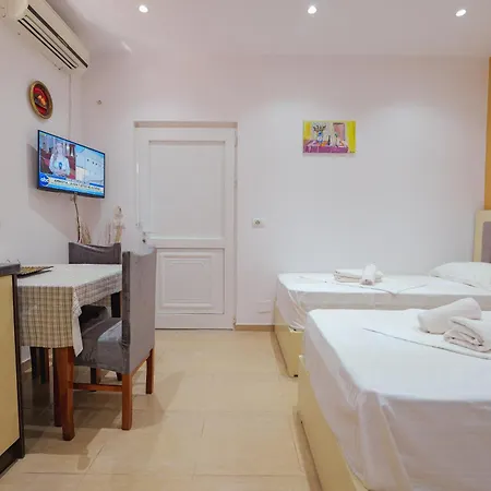 Family Garden Apartment *