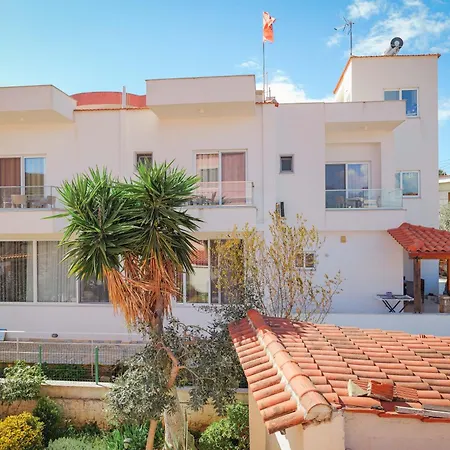 Apartment Family Garden Ksamil
