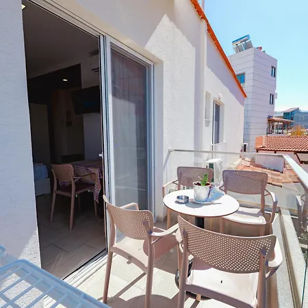 Family Garden Apartment *