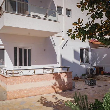 Appartamento Family Garden Ksamil